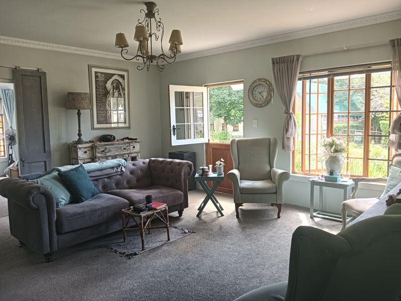 MODERN COUNTRY HOME IN RHODES VILLAGE - Photo 2