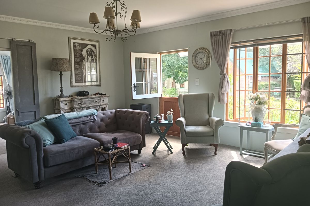 MODERN COUNTRY HOME IN RHODES VILLAGE - Photo 2