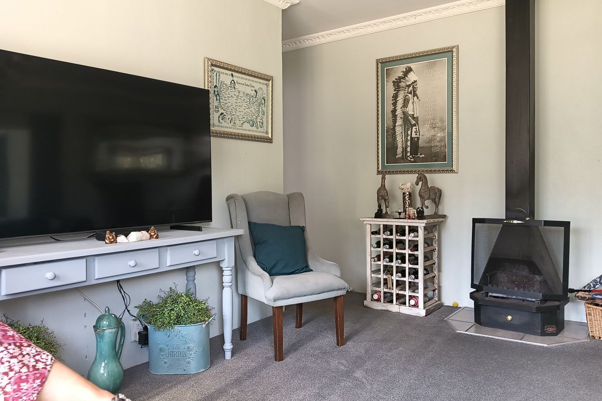 MODERN COUNTRY HOME IN RHODES VILLAGE - Photo 3