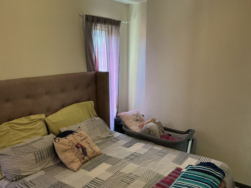 Eco-Friendly 2-Bedroom Apartment with Communal Pool & Garden - Photo 4