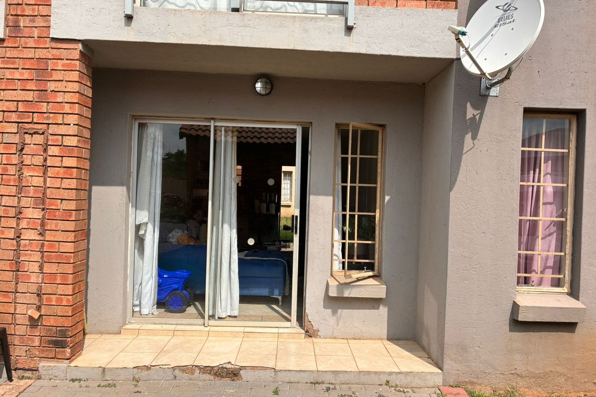 Eco-Friendly 2-Bedroom Apartment with Communal Pool & Garden - Photo 2