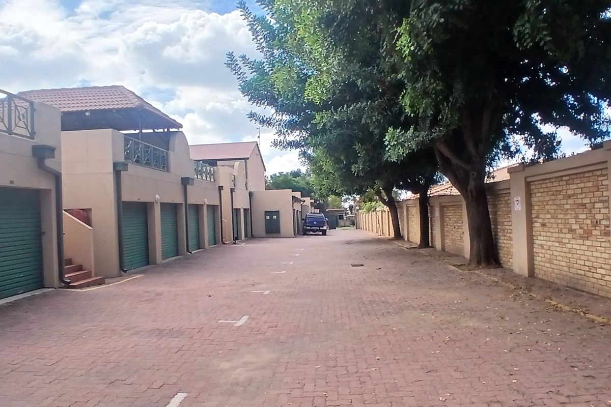 Spacious Ground Floor Gem in New Redruth - Photo 4