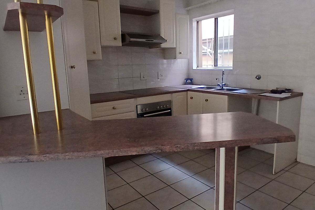 Spacious Ground Floor Gem in New Redruth - Photo 3