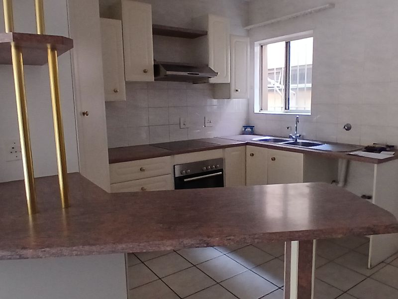 Spacious Ground Floor Gem in New Redruth - Photo 2