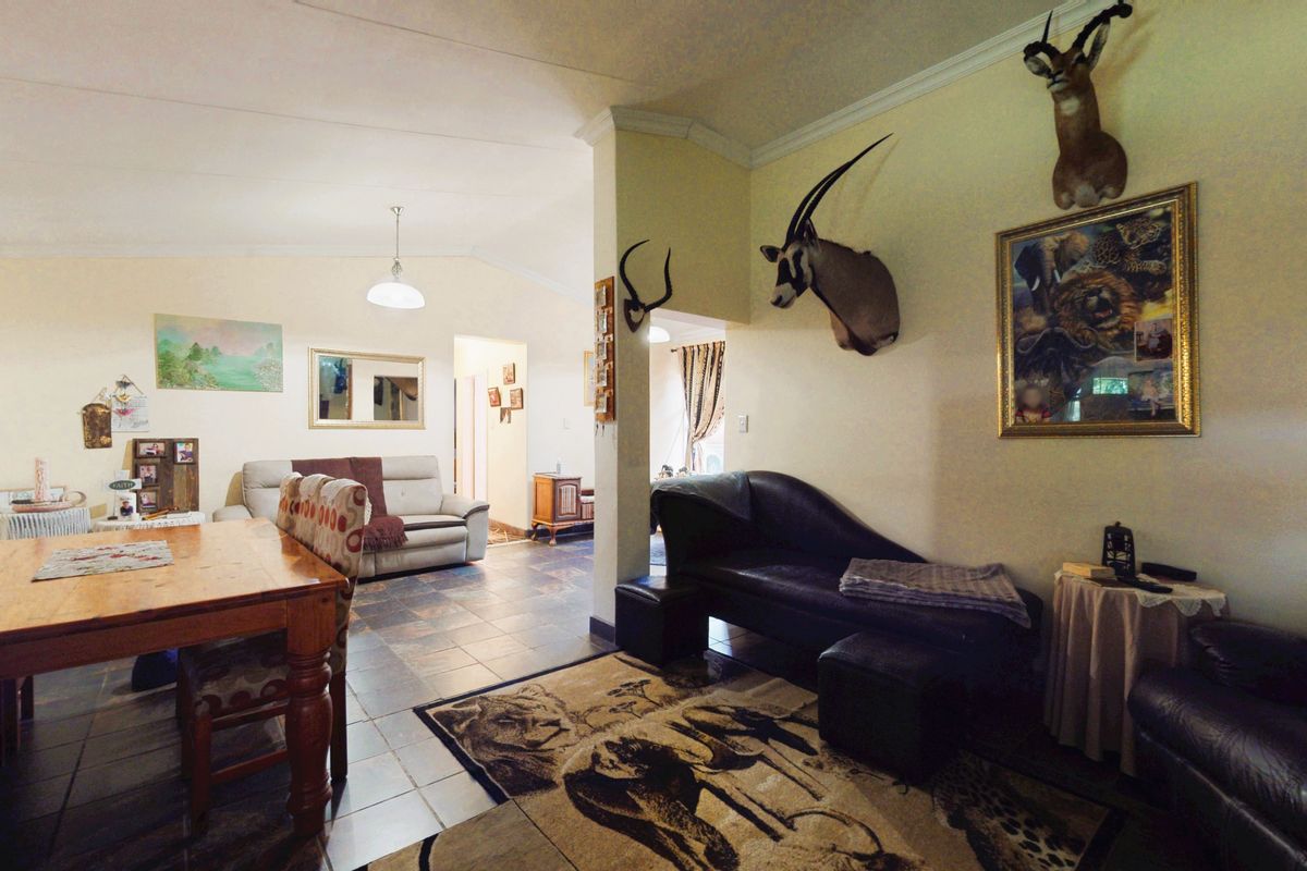 Charming Family Home with Great Extras in Impala Park, Boksburg - Photo 5