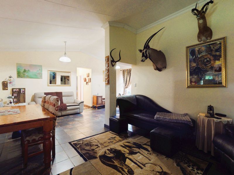 Charming Family Home with Great Extras in Impala Park, Boksburg - Photo 5