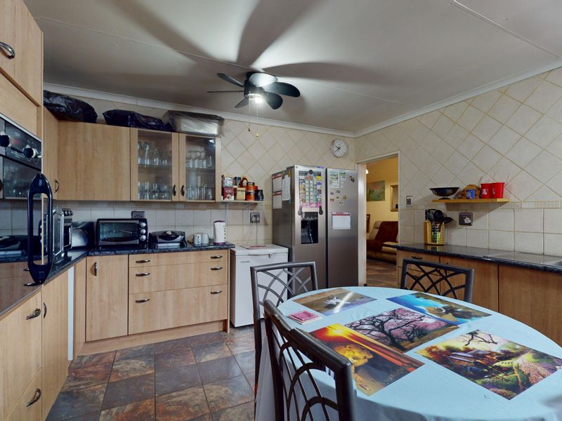 Charming Family Home with Great Extras in Impala Park, Boksburg - Photo 6