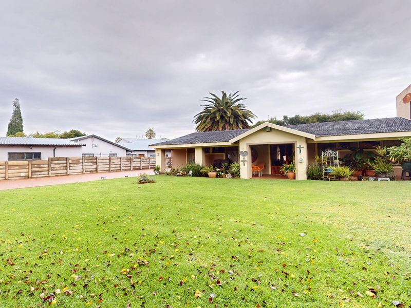 Beautiful Family Home with Exceptional Features in Impala Park, Boksburg - Photo 1