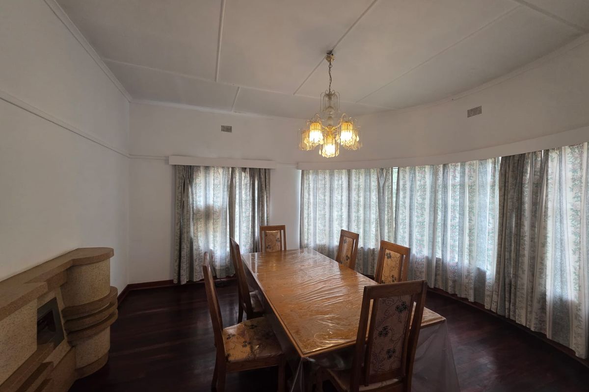 Spacious & Charming 3-Bedroom Home with Massive Yard - Photo 4