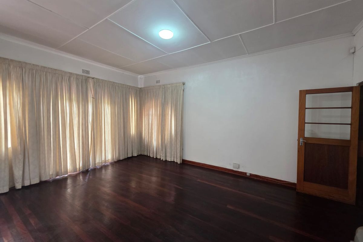 Spacious & Charming 3-Bedroom Home with Massive Yard - Photo 3