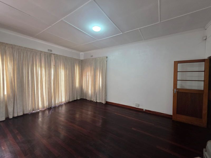 Spacious & Charming 3-Bedroom Home with Massive Yard - Photo 3