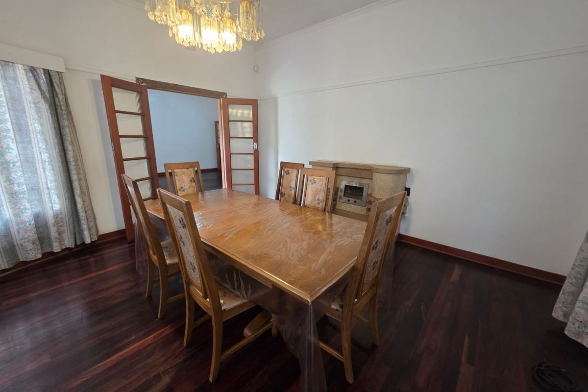 Spacious & Charming 3-Bedroom Home with Massive Yard - Photo 5