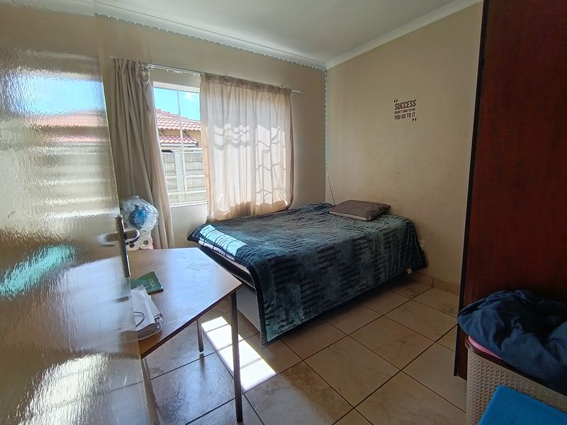 Stylish 3-Bedroom Home in Secure Estate - Photo 7