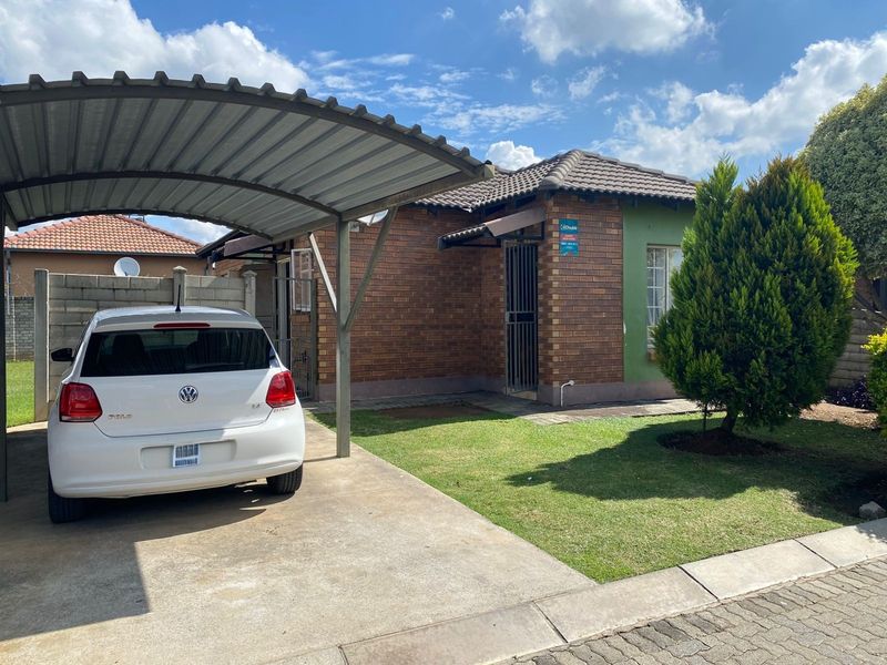 Stylish 3-Bedroom Home in Secure Estate - Photo 2