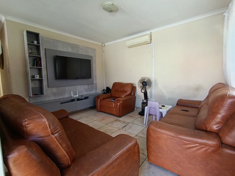 Stylish 3-Bedroom Home in Secure Estate - Photo 5