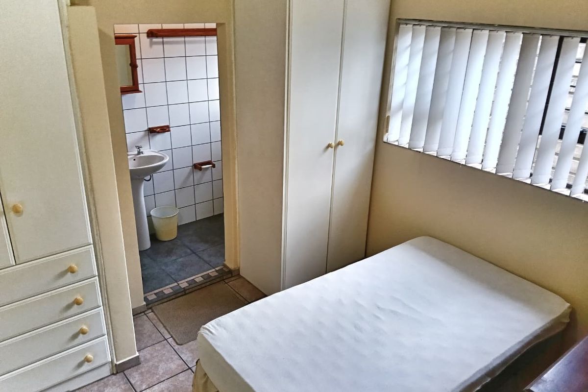 Serene Coastal Living: Modern Garden Cottage - Photo 5