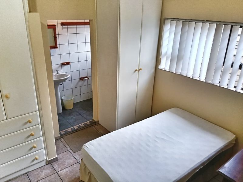 Serene Coastal Living: Modern Garden Cottage - Photo 5