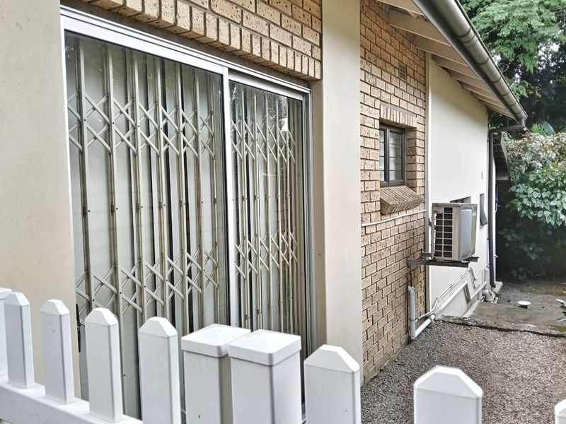 Serene Coastal Living: Modern Garden Cottage - Photo 10