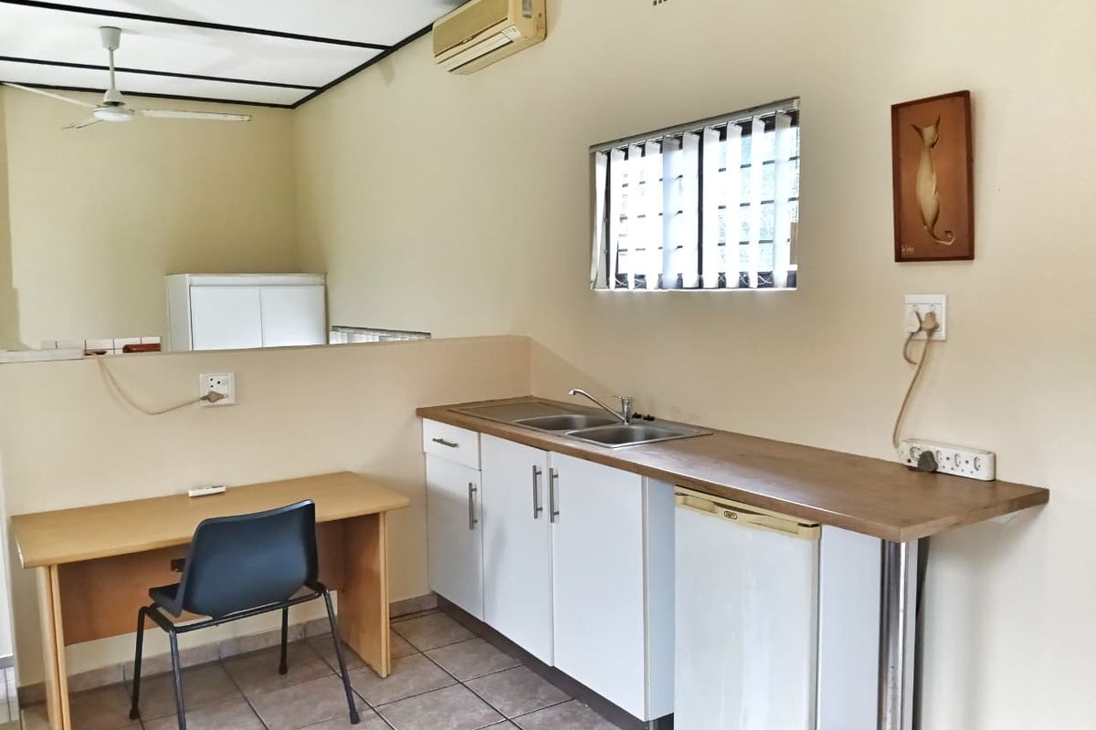 Serene Coastal Living: Modern Garden Cottage - Photo 3