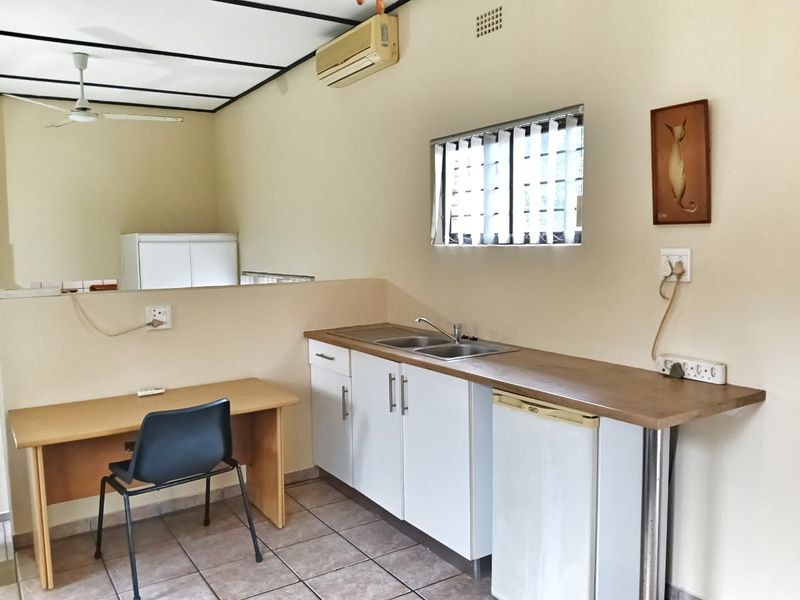 Serene Coastal Living: Modern Garden Cottage - Photo 3