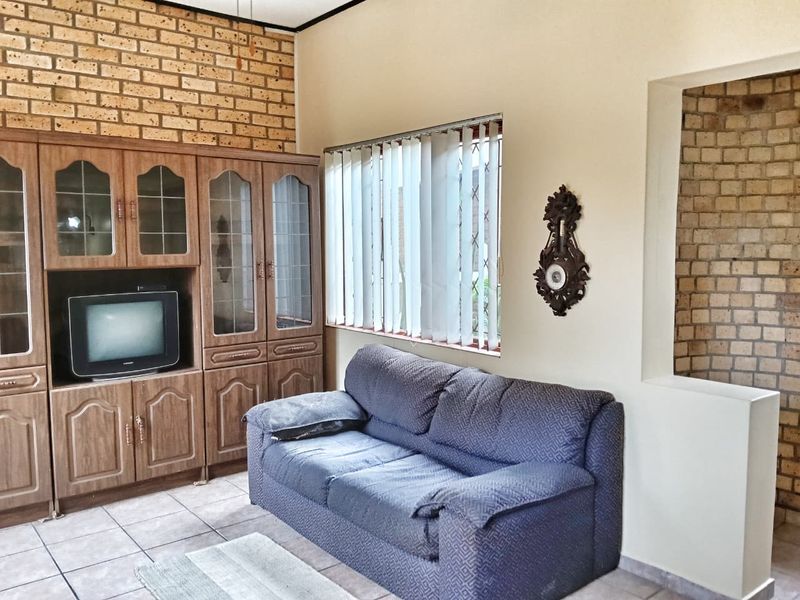 Serene Coastal Living: Modern Garden Cottage - Photo 8