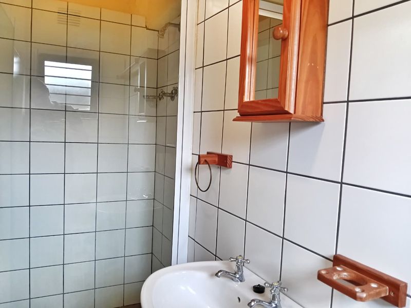 Serene Coastal Living: Modern Garden Cottage - Photo 6