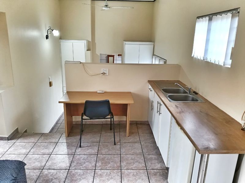 Serene Coastal Living: Modern Garden Cottage - Photo 7