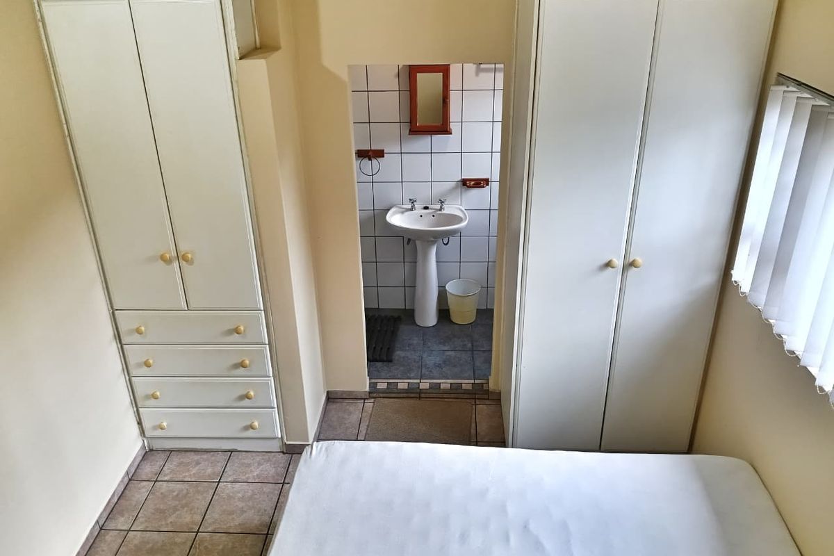 Serene Coastal Living: Modern Garden Cottage - Photo 4