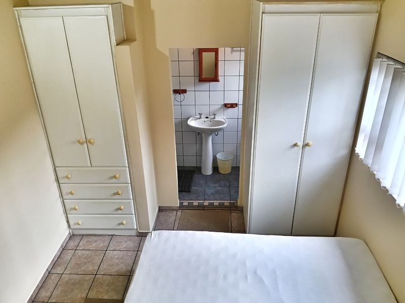 Serene Coastal Living: Modern Garden Cottage - Photo 4