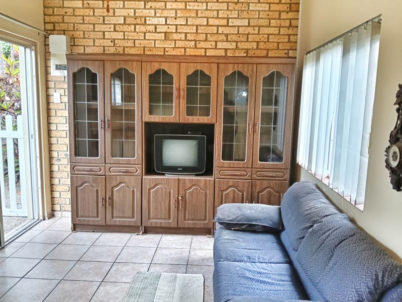 Serene Coastal Living: Modern Garden Cottage - Photo 2