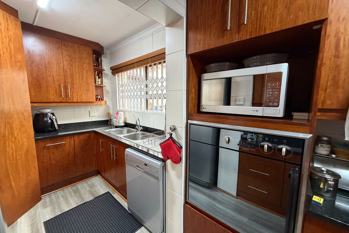 Charming Secure Family Home in Peaceful Braelyn – Move-In Ready! - Photo 2