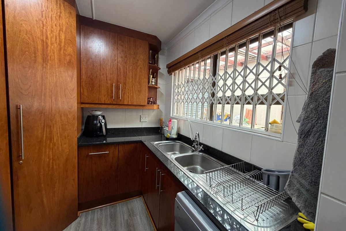 Charming Secure Family Home in Peaceful Braelyn – Move-In Ready! - Photo 4