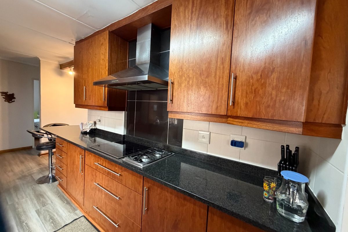 Charming Secure Family Home in Peaceful Braelyn – Move-In Ready! - Photo 3