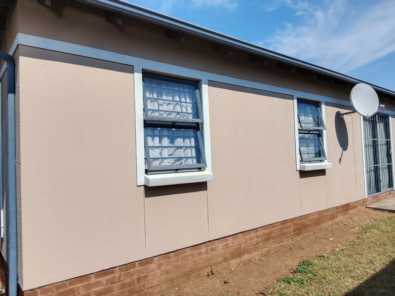 Don’t Miss Out: Affordable 3-Bedroom Home in Secure 24-Hour Estate with Expansion Potential - Photo 3