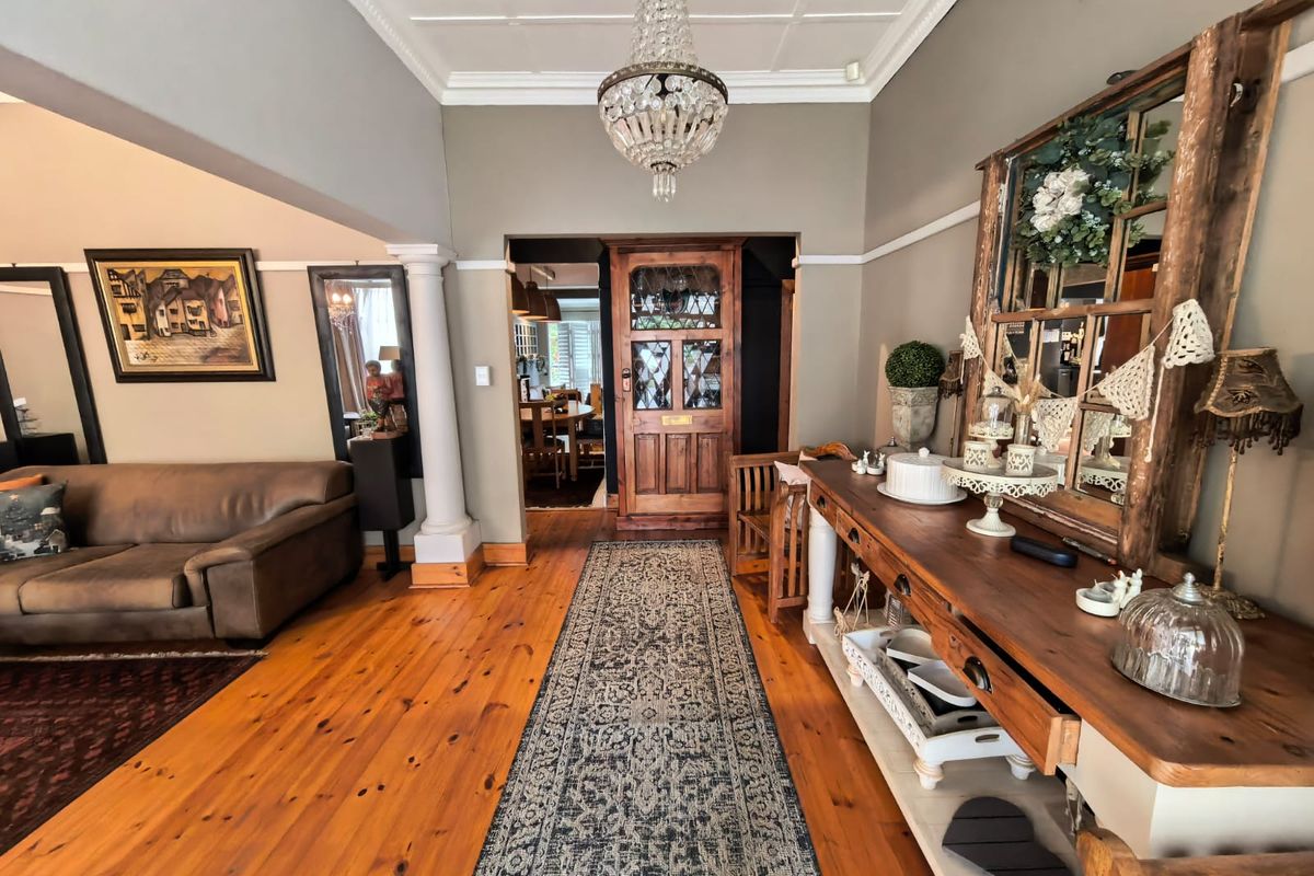Character home situated very close to the Vaal river. - Photo 4