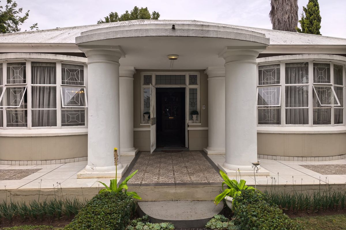 Character home situated very close to the Vaal river. - Photo 2