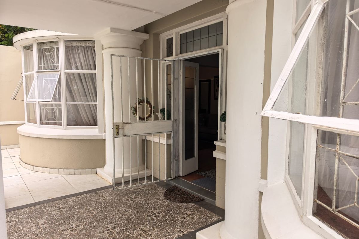 Character home situated very close to the Vaal river. - Photo 3