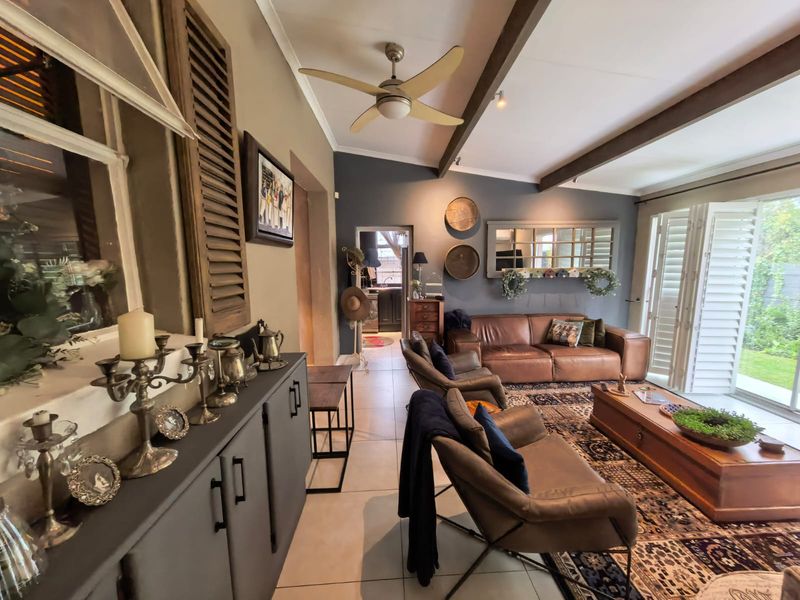 Character home situated very close to the Vaal river. - Photo 10