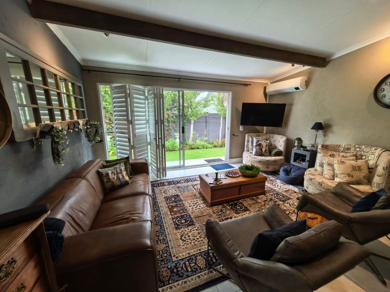 Character home situated very close to the Vaal river. - Photo 8