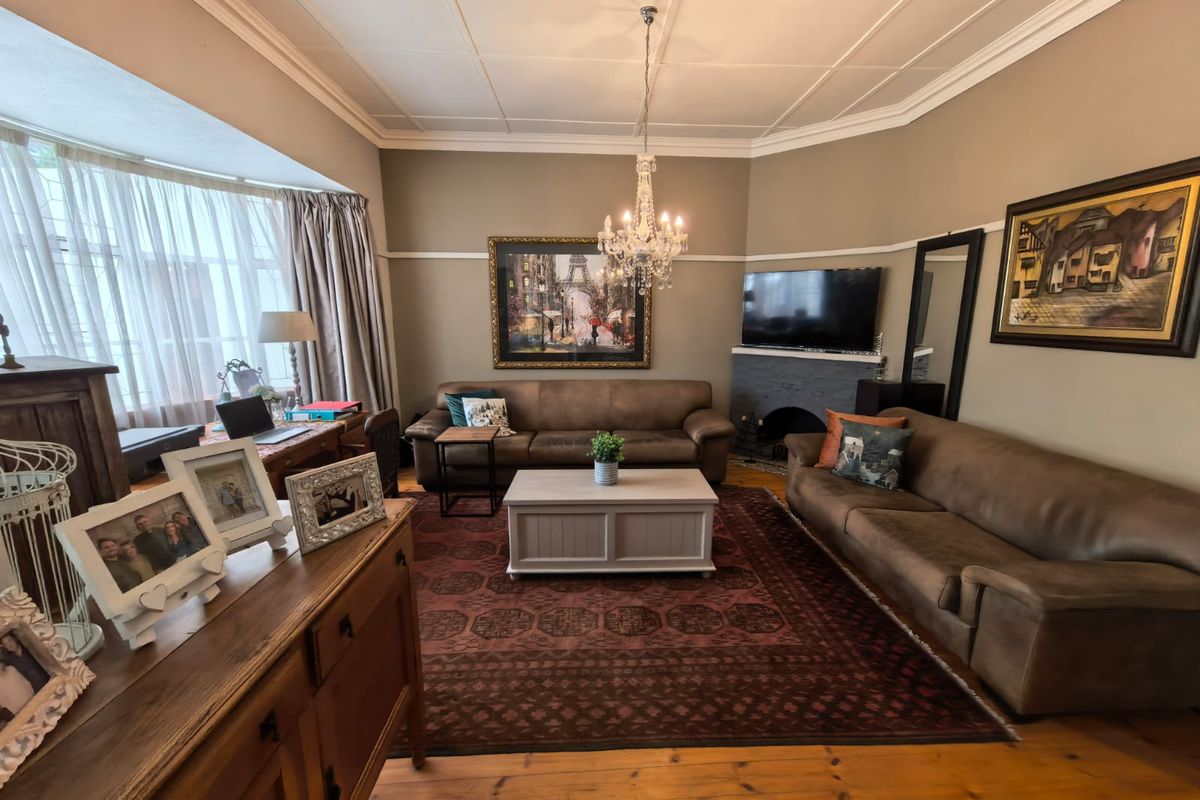 Character home situated very close to the Vaal river. - Photo 5