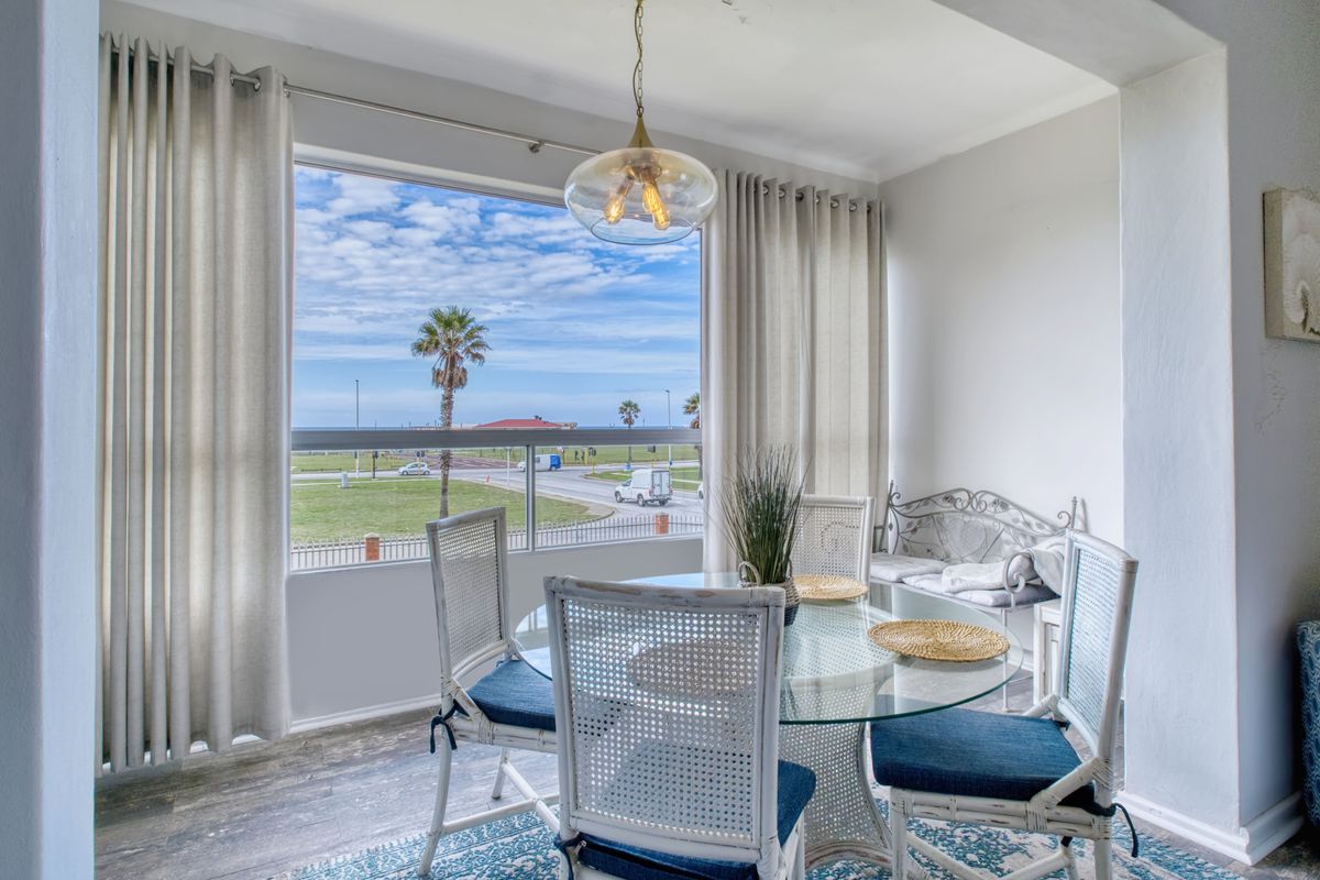 Stunning 3-Bedroom Apartment with Sea Views - Photo 5