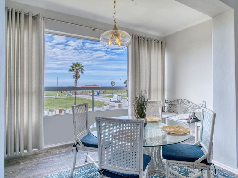 Stunning 3-Bedroom Apartment with Sea Views - Photo 5