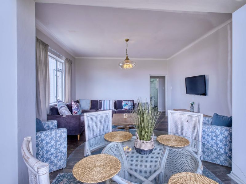 Stunning 3-Bedroom Apartment with Sea Views - Photo 4