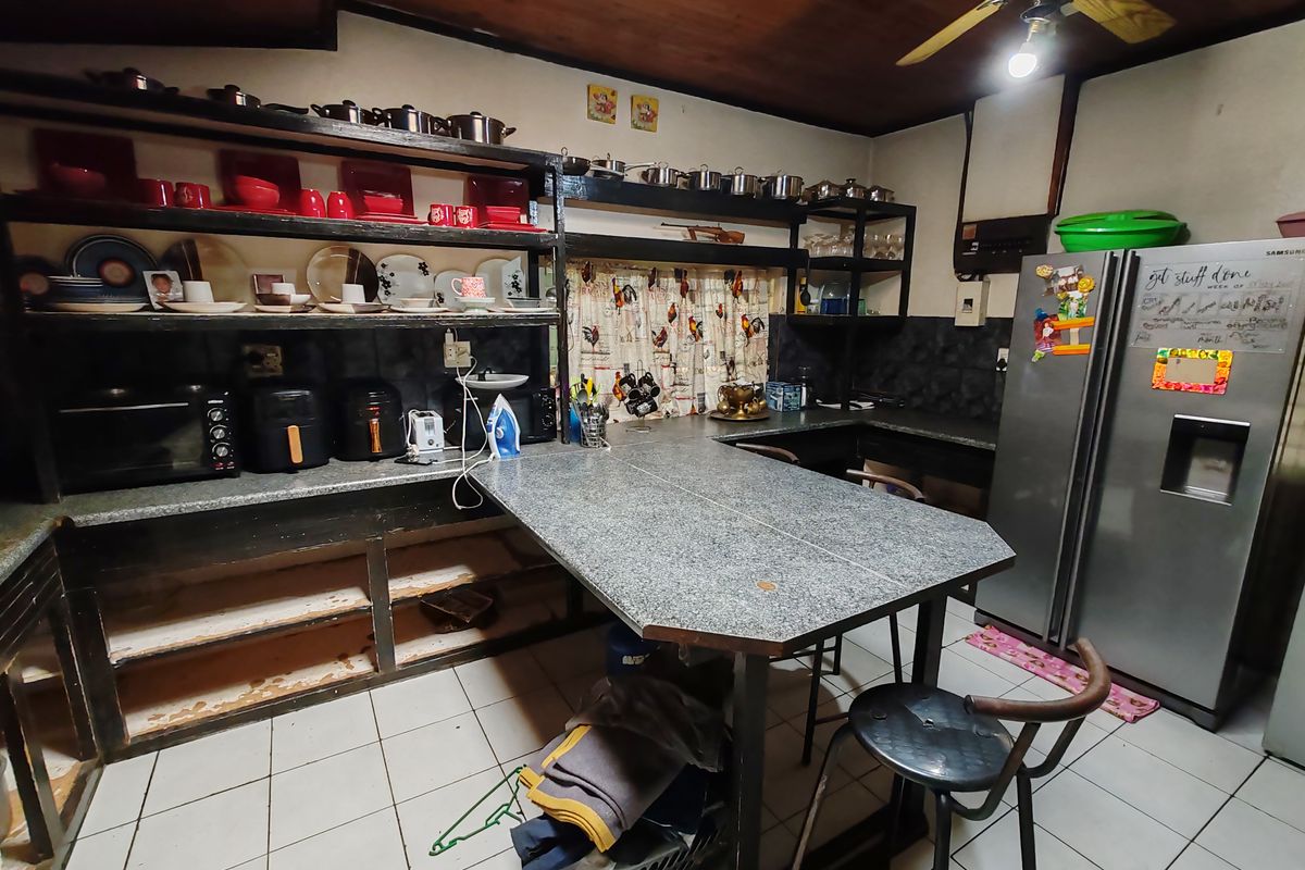 Spacious 2-Bedroom Home with Outbuilding & Great Potential!!! - Photo 3