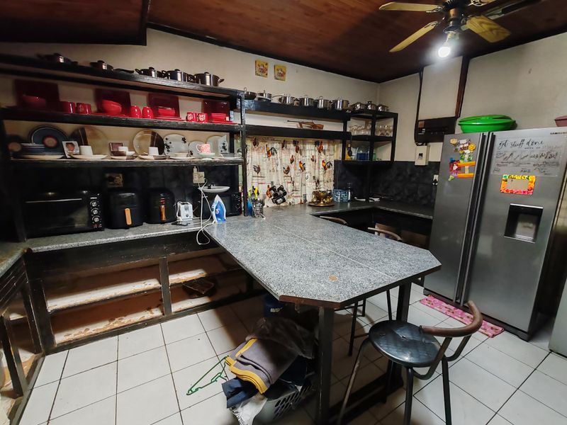 Spacious 2-Bedroom Home with Outbuilding & Great Potential!!! - Photo 3