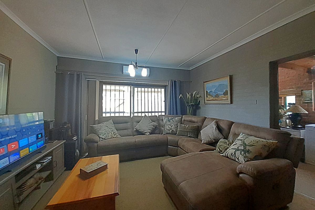 3 Bedroom House For Sale in Astra Park - Photo 5