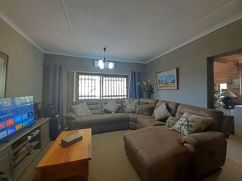 3 Bedroom House For Sale in Astra Park - Photo 5
