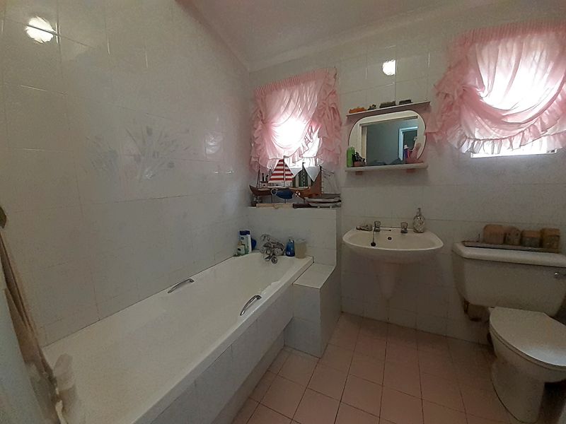 3 Bedroom House For Sale in Astra Park - Photo 10