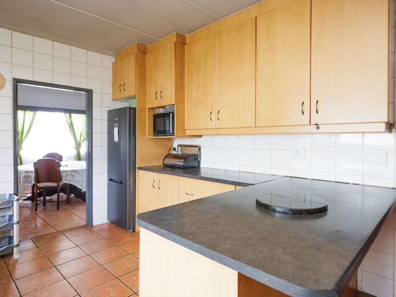 Landmark Position with Exceptional Potential. - Photo 8