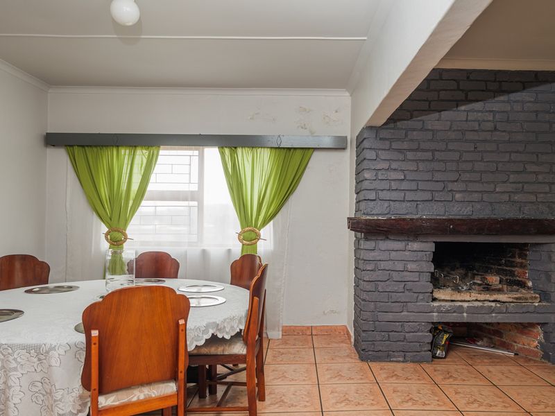 Landmark Position with Exceptional Potential. - Photo 7